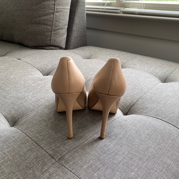 Guess Beige Heels - Picture 3 of 4